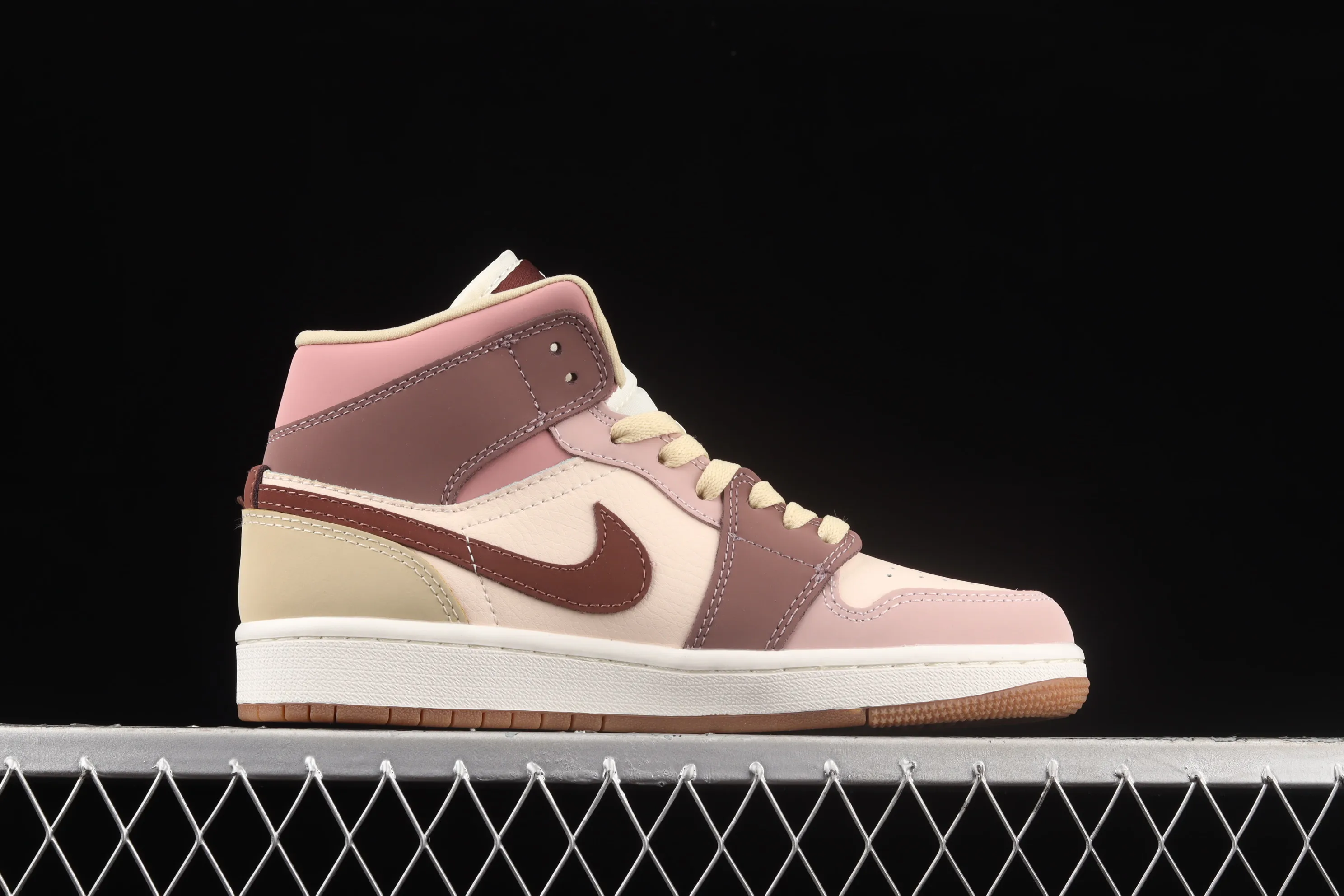 All categories Air Jordan Jordan series basketball shoes Air Jordan 1 Mid Air Jordan 1 Mid AJ1 Joe 1 smoke gray purple red red bean Chinese basketball shoes DO7440-821